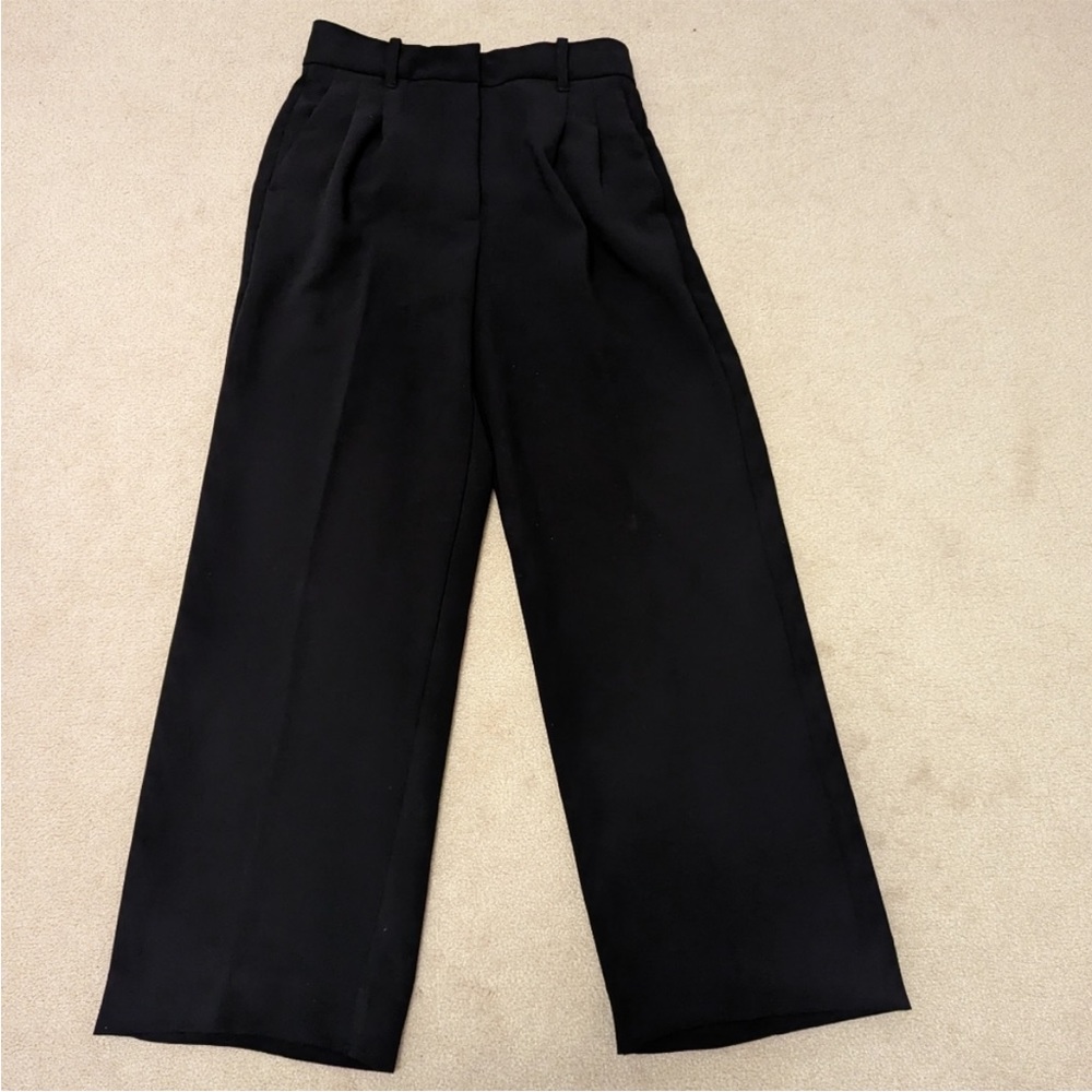 SOLD Aritzia Wilfred Effortless Pant